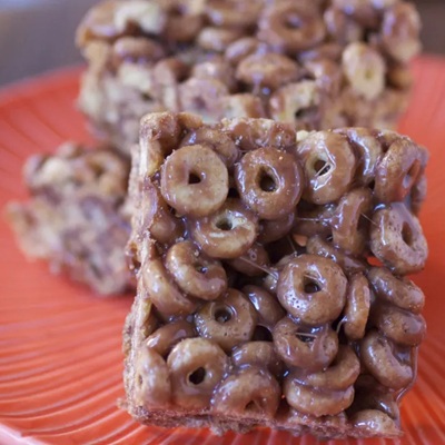 Hazelnut-Cocoa Cheerios Bars